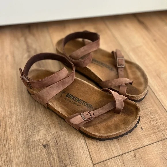 Birkenstock Yara Oiled Leather Sandal - Picture 5 of 10